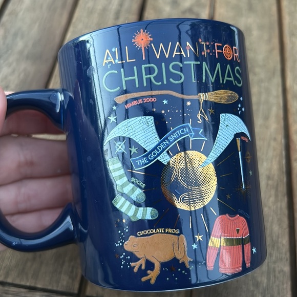 Harry Potter The Golden Snitch Christmas Mug - Picture 2 of 6